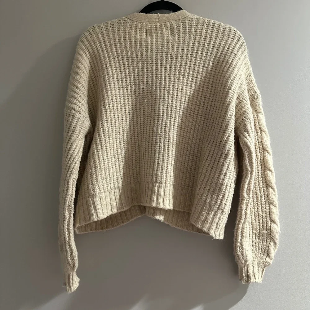 American Eagle Cream Cable Knit‎ Cropped Cardigan Sweater Womens Medium